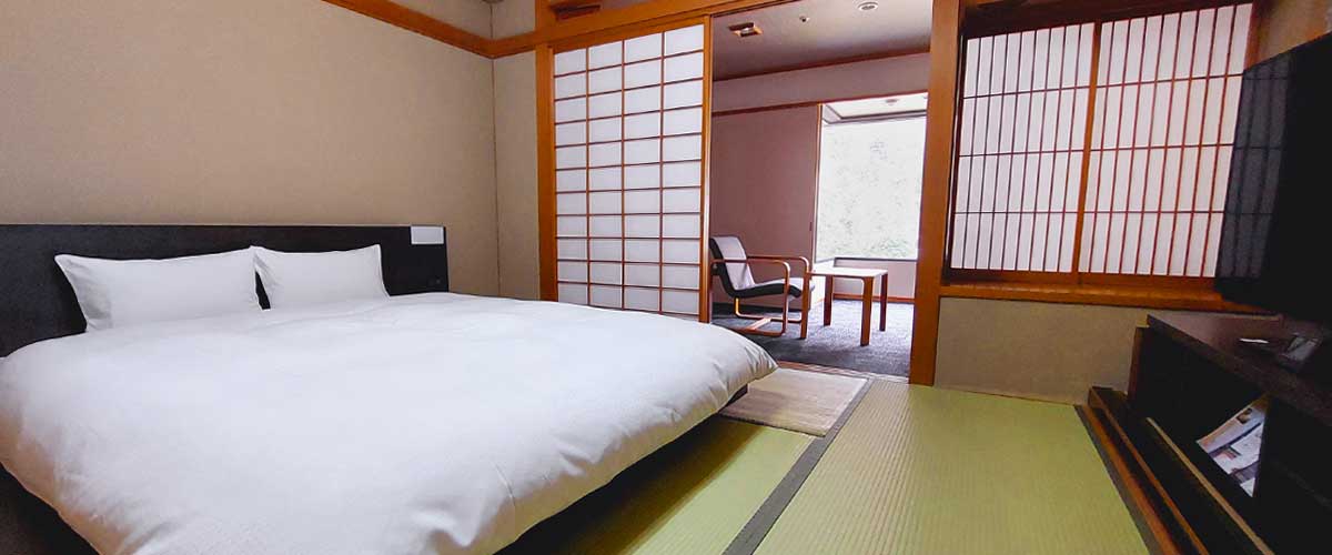 和室(8畳+広縁)ダブルベッド1台